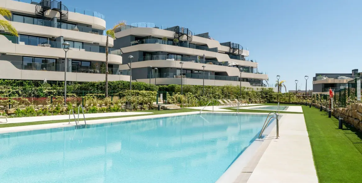 Alquiler a corto plazo de apartamento en planta media en Estepona 20