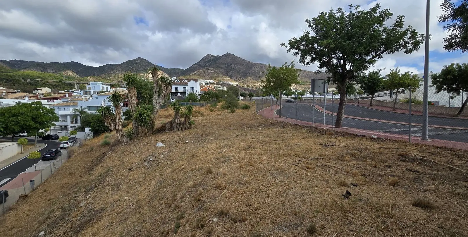 Продажа  жилого участка в Benalmadena 2