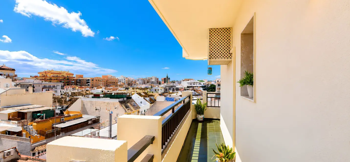 Venta de apartamento en planta media en Fuengirola 1