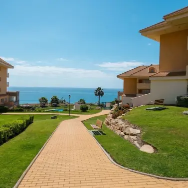 Sale of middle floor apartment in Carvajal