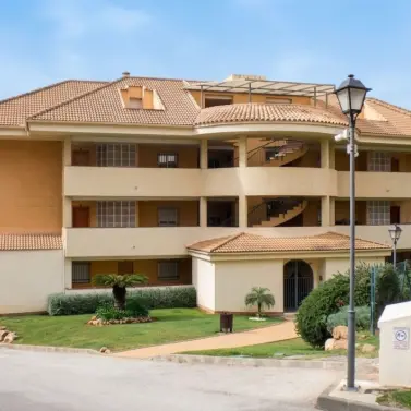 Sale of middle floor apartment in Carvajal