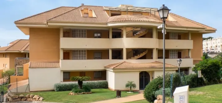 Sale of middle floor apartment in Carvajal 1
