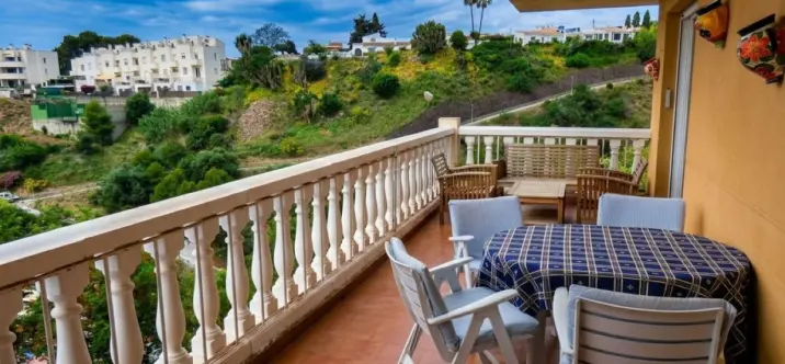Sale of middle floor apartment in Carvajal 2