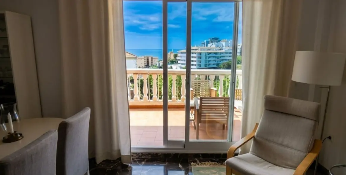 Venta de apartamento en planta media en Carvajal 4