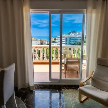 Sale of middle floor apartment in Carvajal