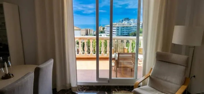 Sale of middle floor apartment in Carvajal 3