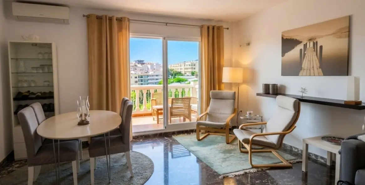 Venta de apartamento en planta media en Carvajal 5
