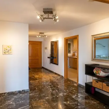 Sale of middle floor apartment in Carvajal