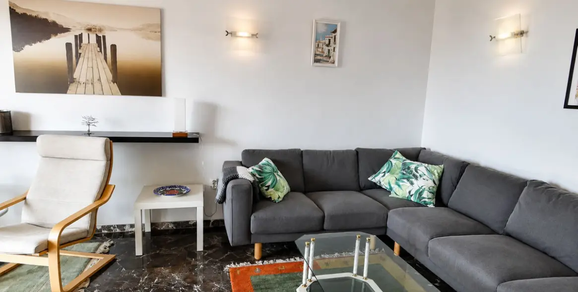Venta de apartamento en planta media en Carvajal 7