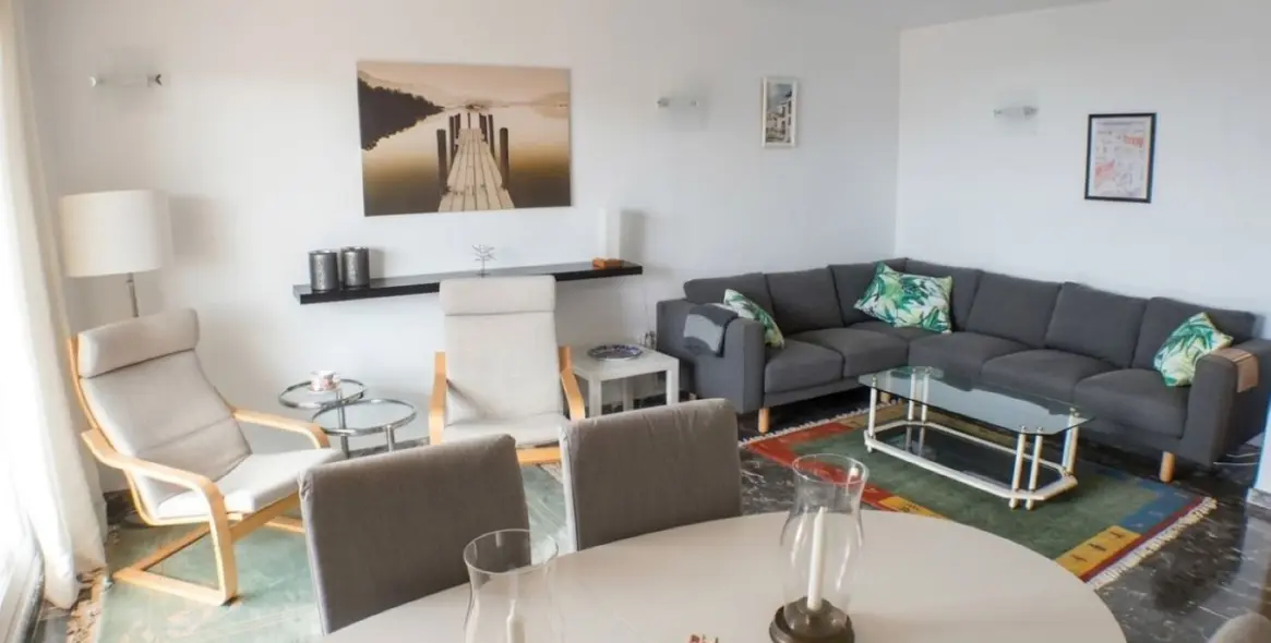 Venta de apartamento en planta media en Carvajal 8