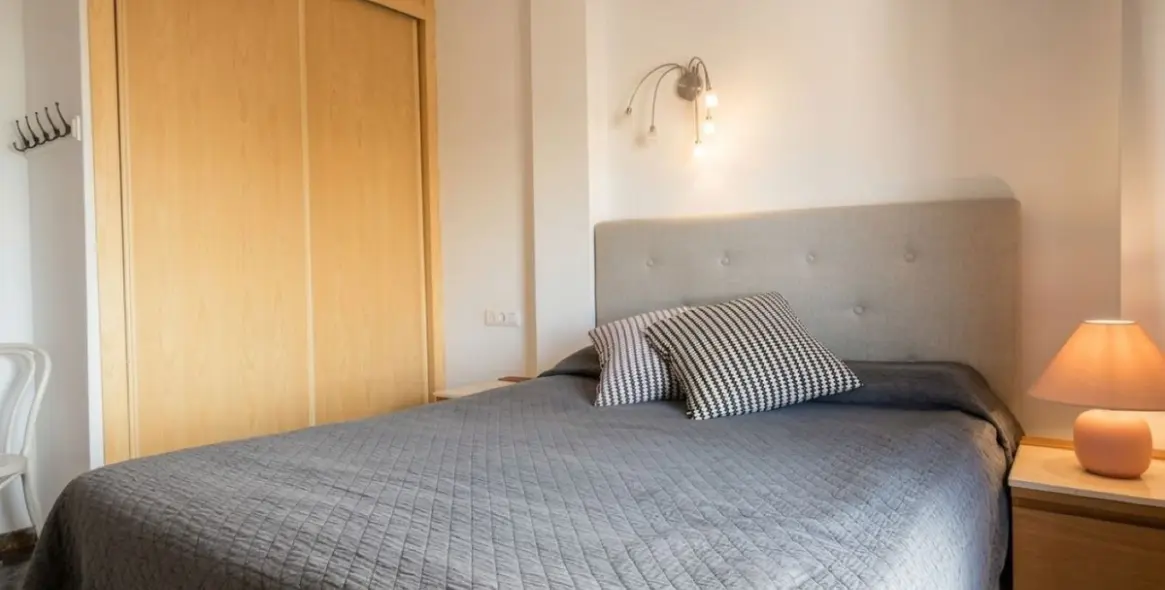 Venta de apartamento en planta media en Carvajal 12