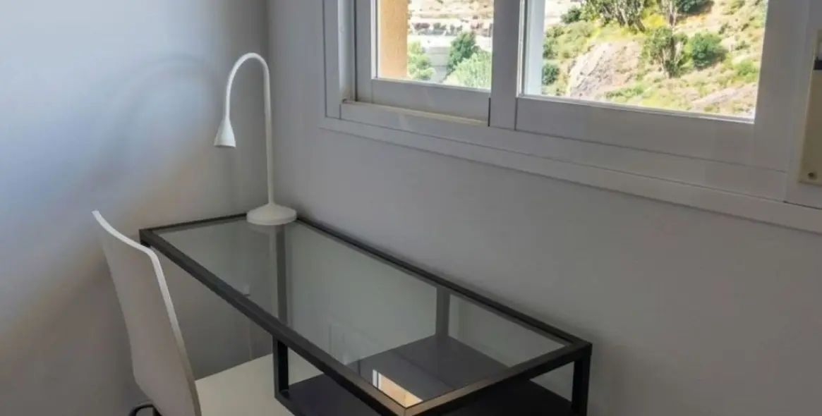 Venta de apartamento en planta media en Carvajal 14