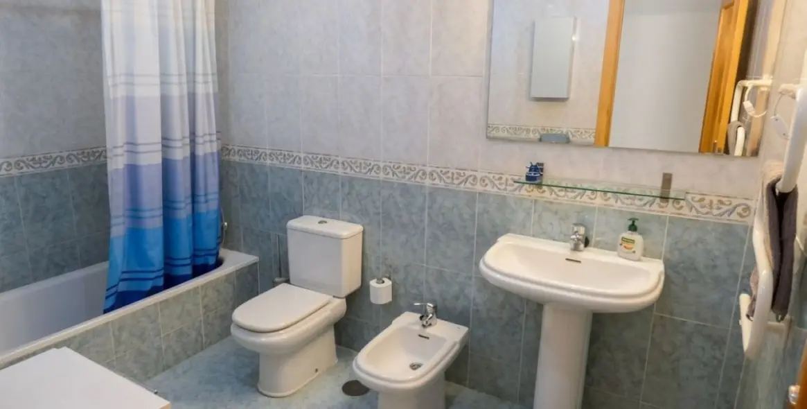 Venta de apartamento en planta media en Carvajal 15