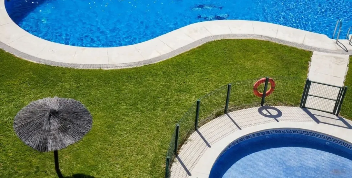 Venta de apartamento en planta media en Carvajal 21