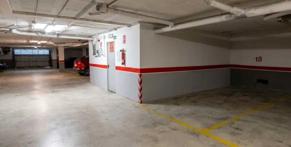 Venta de apartamento en planta media en Carvajal 25