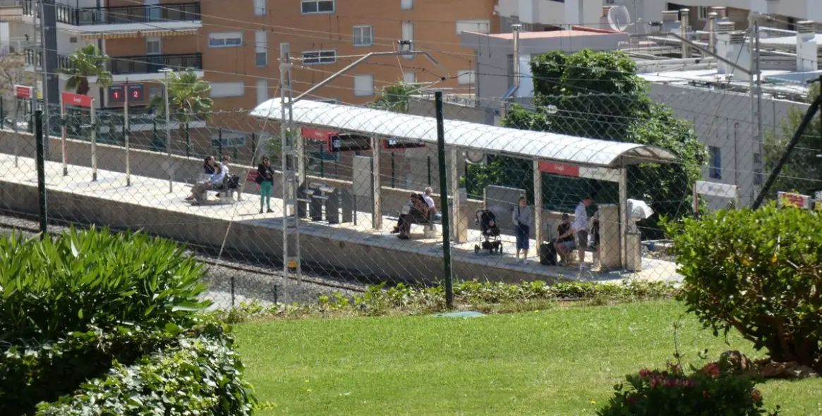 Venta de apartamento en planta media en Carvajal 26