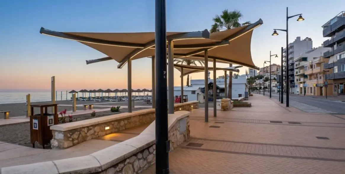 Venta de apartamento en planta media en Carvajal 28