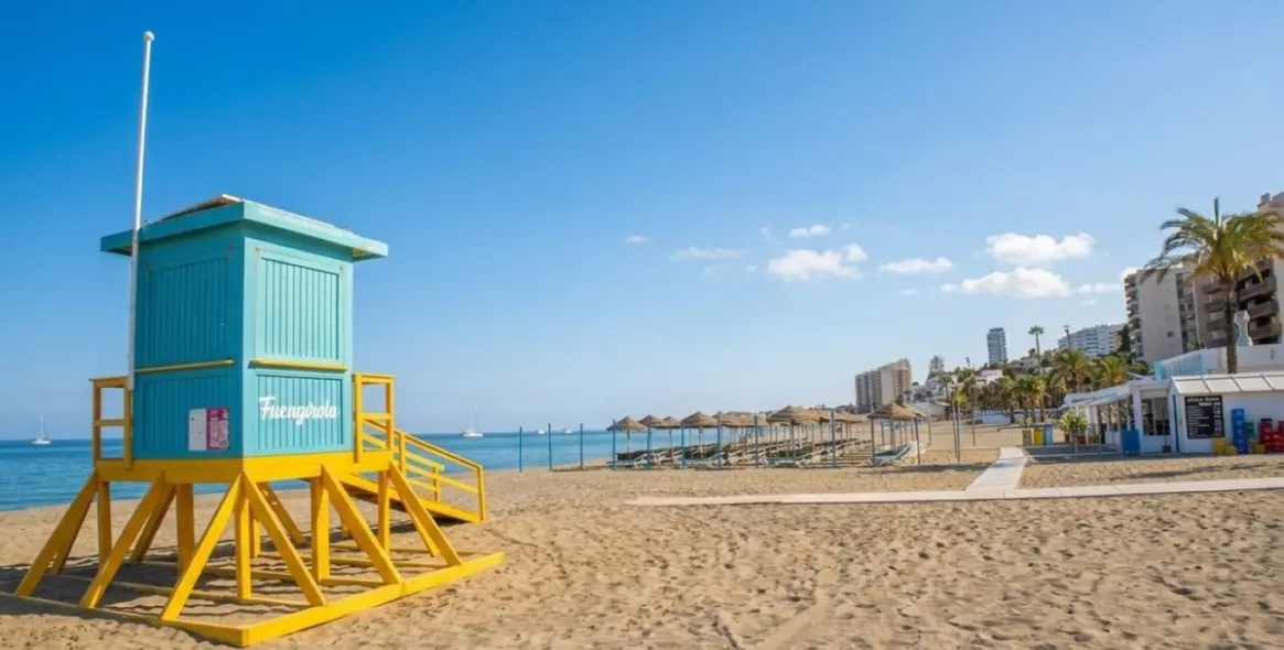 Venta de apartamento en planta media en Carvajal 29