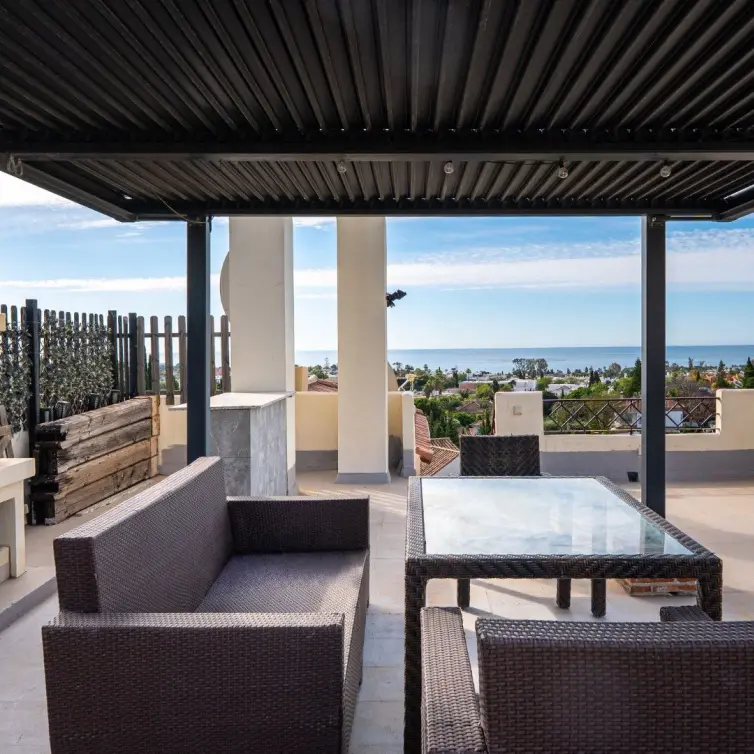 Sale of penthouse in Benahavís