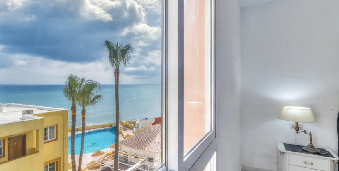 Venta de apartamento en planta media en Mijas Costa 12