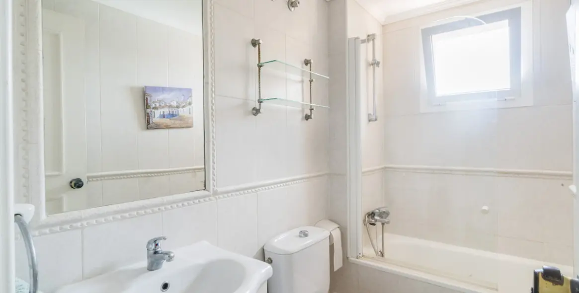 Venta de apartamento en planta media en Mijas Costa 18