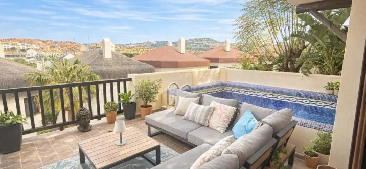 Sale of townhouse in Calahonda 0