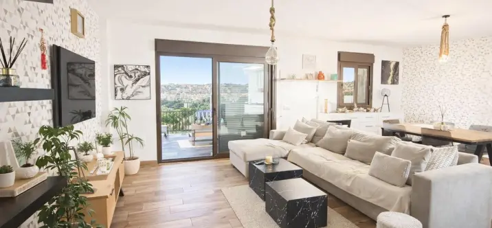 Sale of townhouse in Calahonda 2