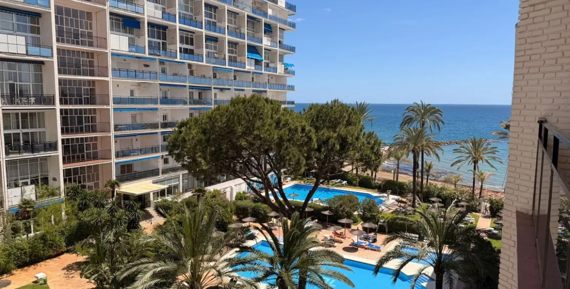 Sale of middle floor apartment in Marbella 1