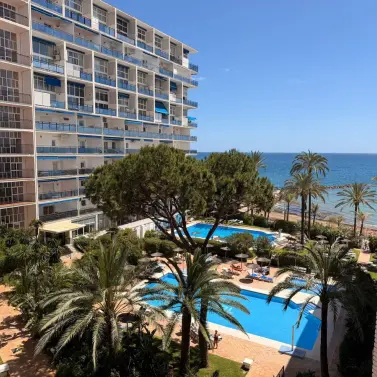 Sale of middle floor apartment in Marbella