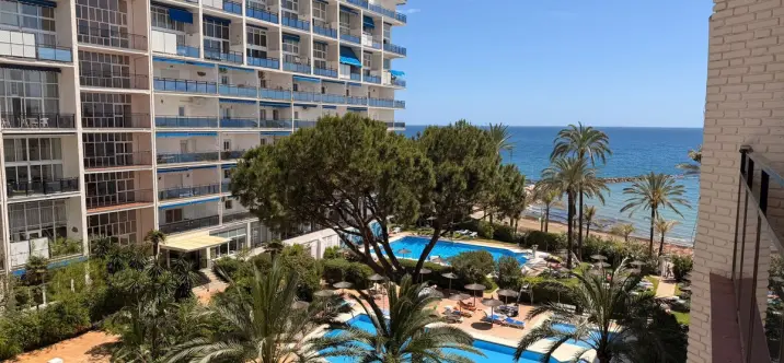 Sale of middle floor apartment in Marbella 0