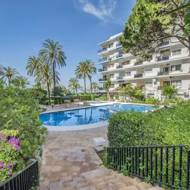 Sale of middle floor apartment in Marbella
