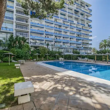 Sale of middle floor apartment in Marbella