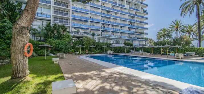 Sale of middle floor apartment in Marbella 3