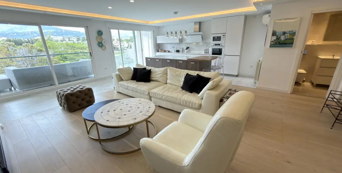 Sale of middle floor apartment in San Pedro de Alcántara 2
