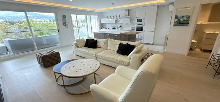 Sale of middle floor apartment in San Pedro de Alcántara 1