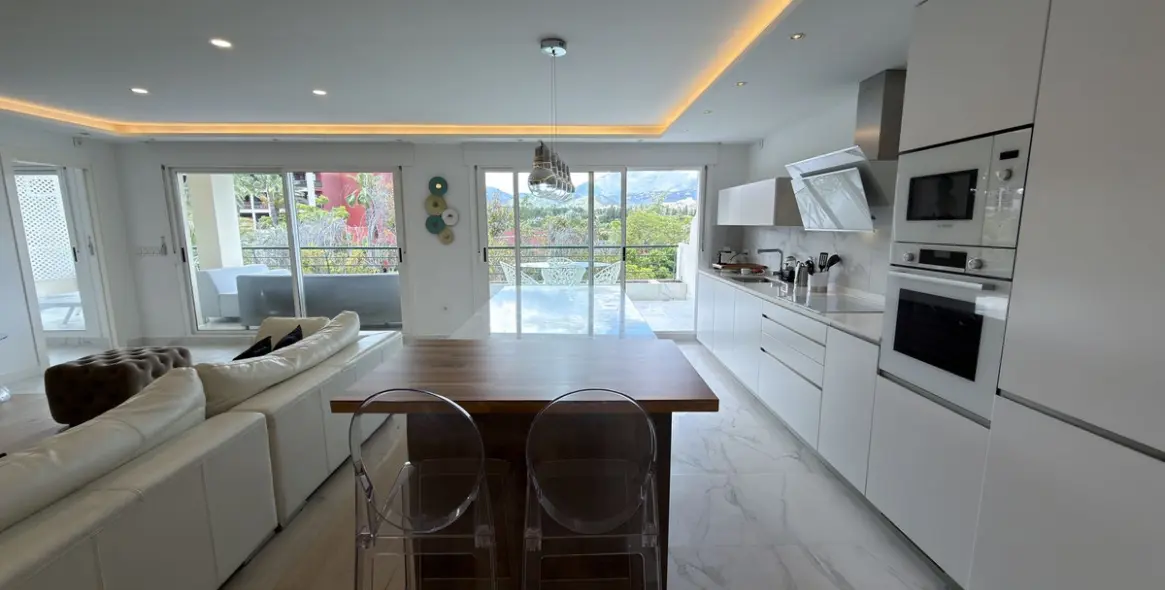 Sale of middle floor apartment in San Pedro de Alcántara 6