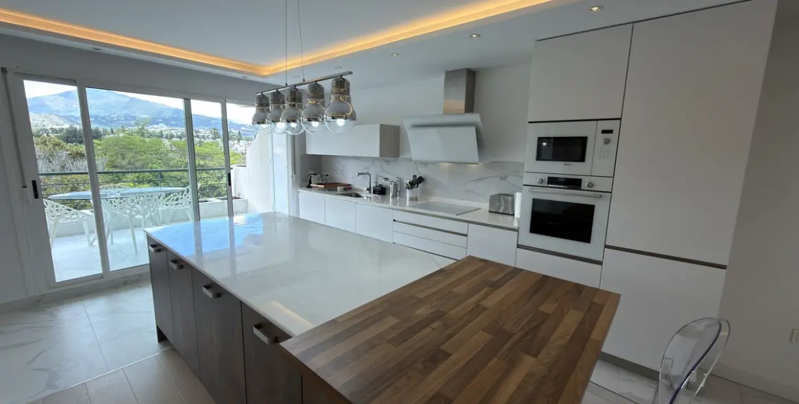 Sale of middle floor apartment in San Pedro de Alcántara 8