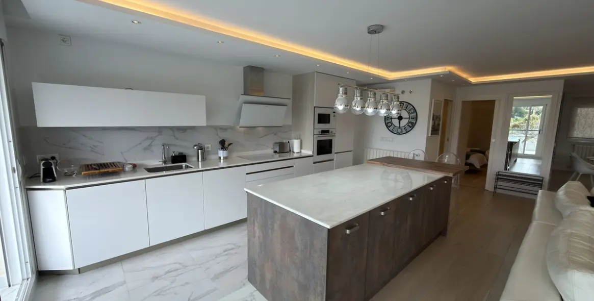 Sale of middle floor apartment in San Pedro de Alcántara 9