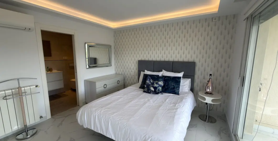 Sale of middle floor apartment in San Pedro de Alcántara 20