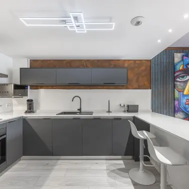 Sale of middle floor apartment in Benahavís