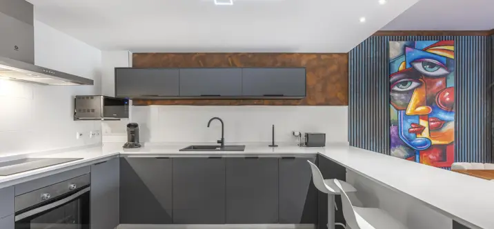 Sale of middle floor apartment in Benahavís 1