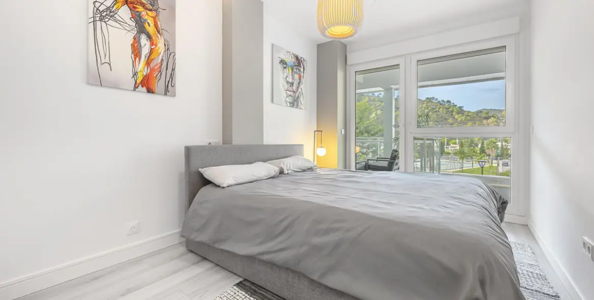 Sale of middle floor apartment in Benahavís 9