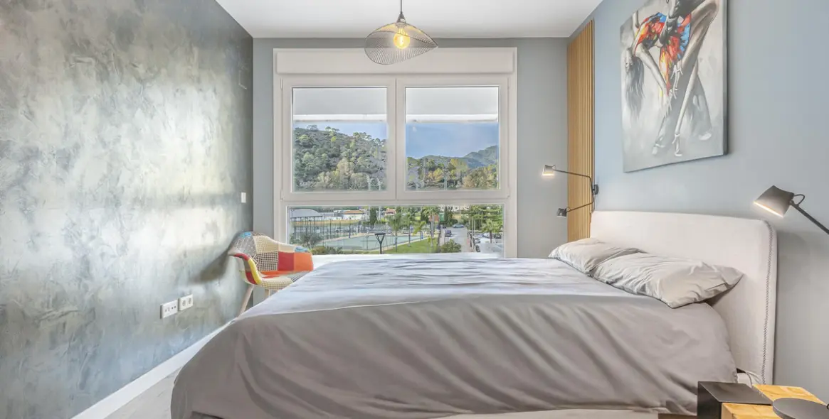 Sale of middle floor apartment in Benahavís 11