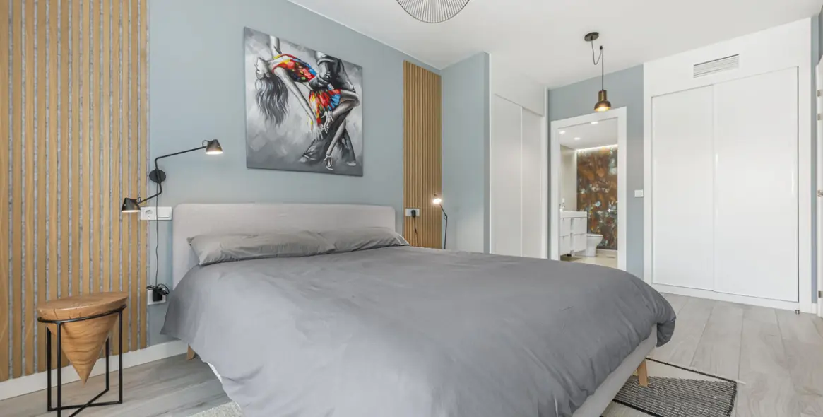 Sale of middle floor apartment in Benahavís 12