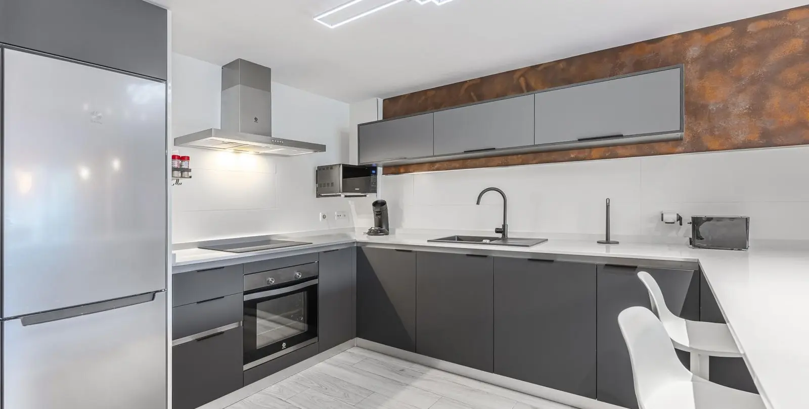 Sale of middle floor apartment in Benahavís 3