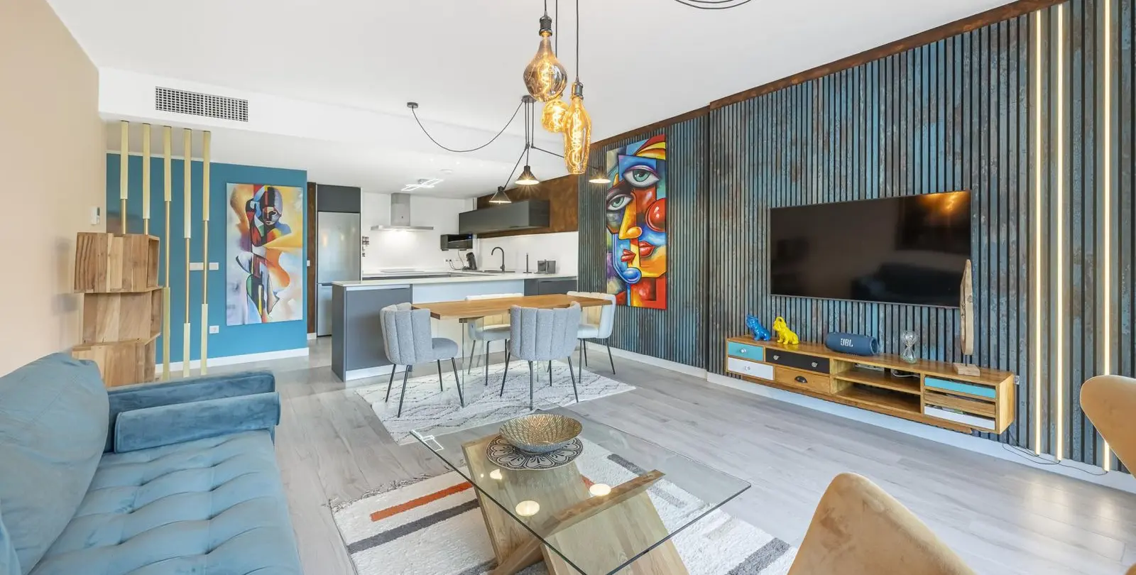 Sale of middle floor apartment in Benahavís 5