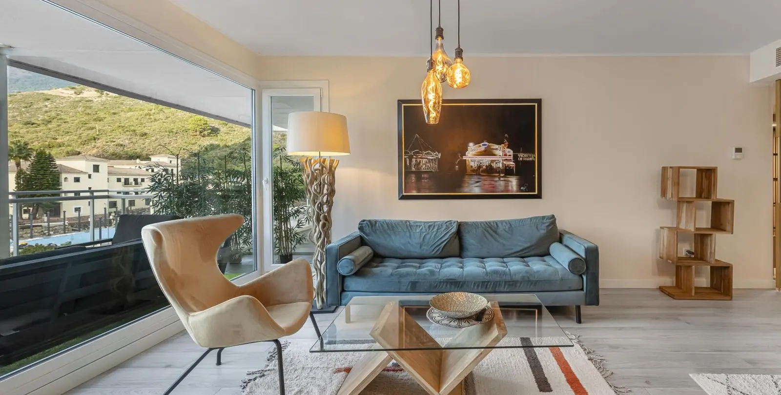 Sale of middle floor apartment in Benahavís 6