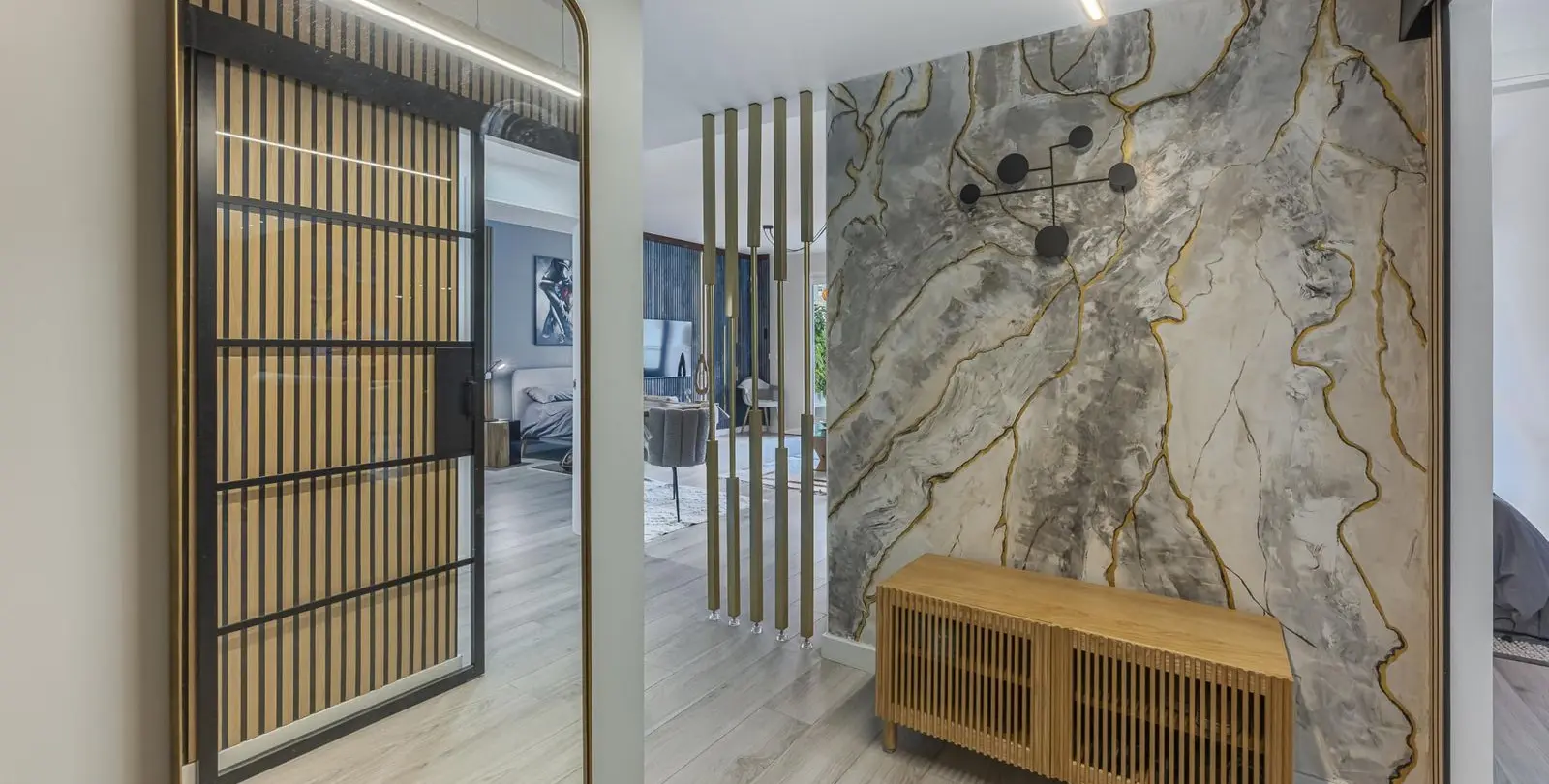 Sale of middle floor apartment in Benahavís 8