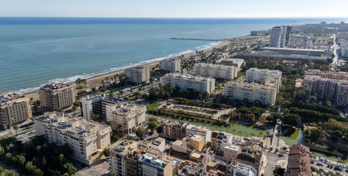 Продажа двухуровневых апартаментов в Málaga 9