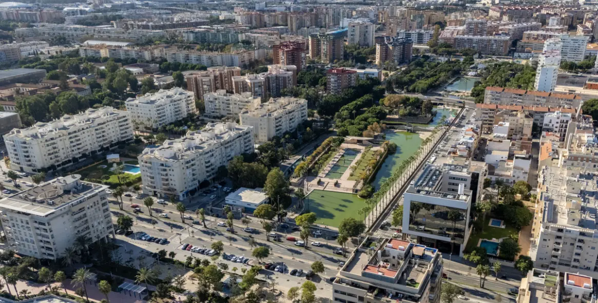 Продажа двухуровневых апартаментов в Málaga 10